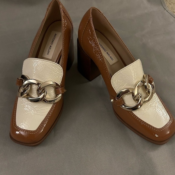 ANTONIO MELANI Shoes - Antonio Melani Patent Leather Chunky Heel Harpez Heel Size 6.5 *LIKE NEW*